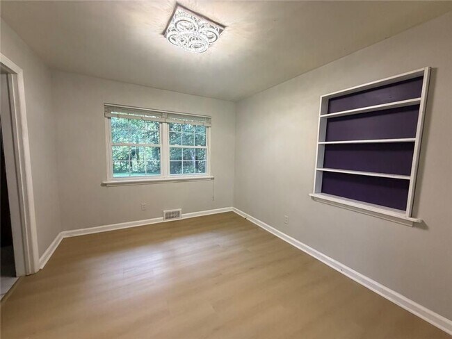 Building Photo - 2726 Hollywood Dr