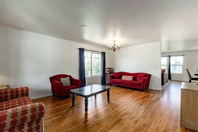 Building Photo - 4 Bed, 2.5 Bath Home in Trailside’s Sun Meadow Neighborhood