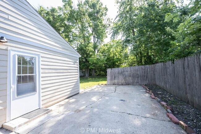 Building Photo - 4627 Karen Dr