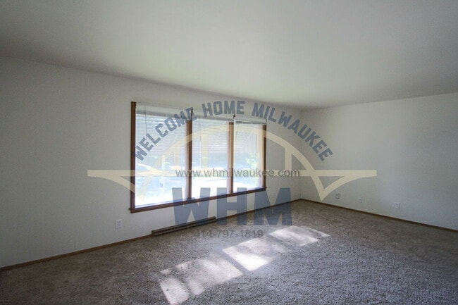 Building Photo - 8526 W Appleton Ave