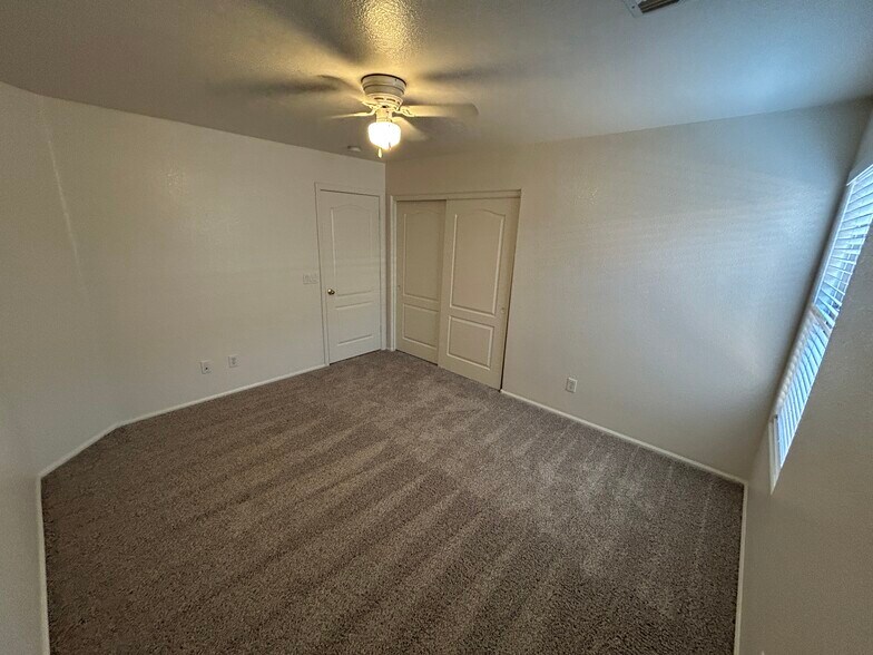 Building Photo - 8217 S 45th Ln