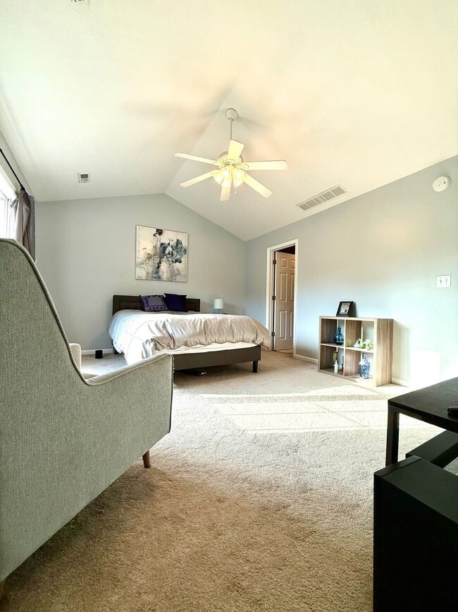 Building Photo - Beautiful 4 Bedroom Near Summit School! Avail January 2026,  Monthly rent $1,980; August 2026 $2,250