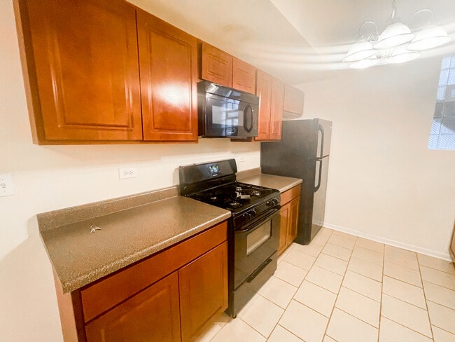 Building Photo - 3548 N Wolcott Ave