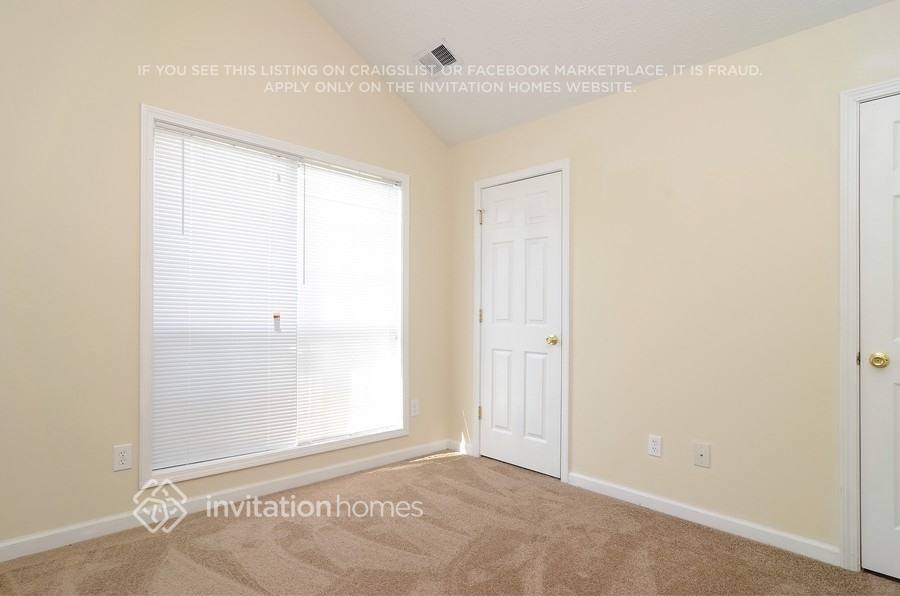 Building Photo - 1429 Fall River Dr