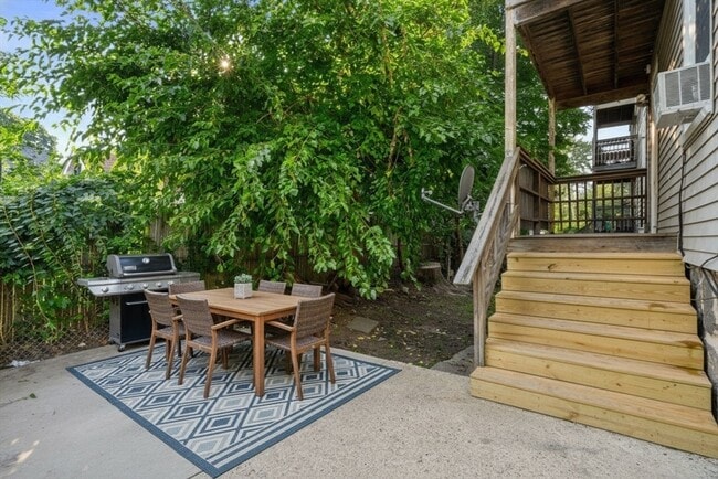 Building Photo - 193 Florence St