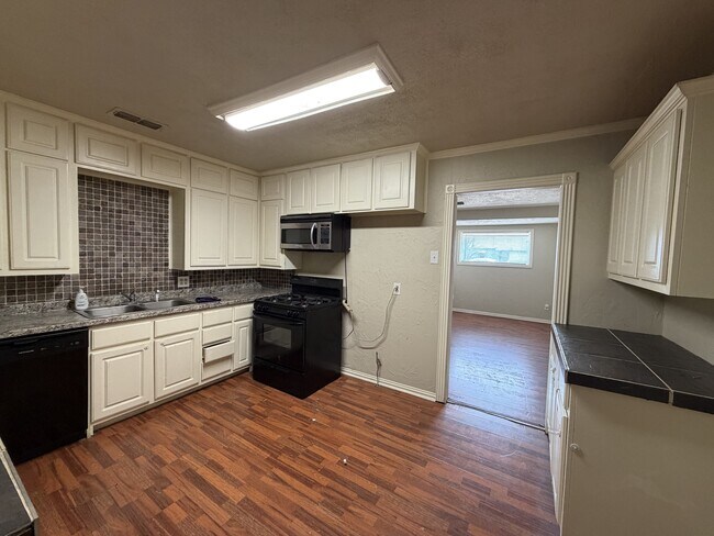 Building Photo - 2818 41st St