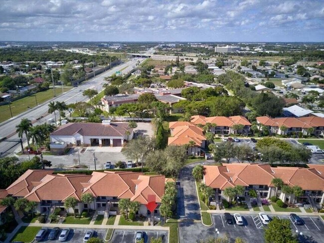 Building Photo - 400 Club Cir