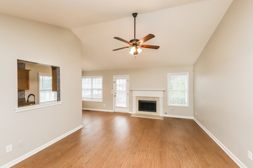 Building Photo - 7872 Newport Dr