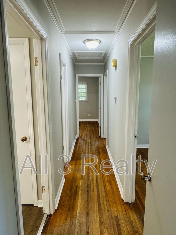Building Photo - 664 Joryne Dr