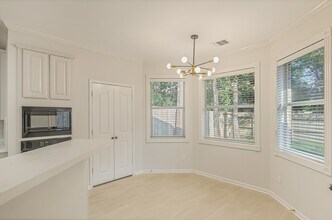 Building Photo - 71 N Queenscliff Cir