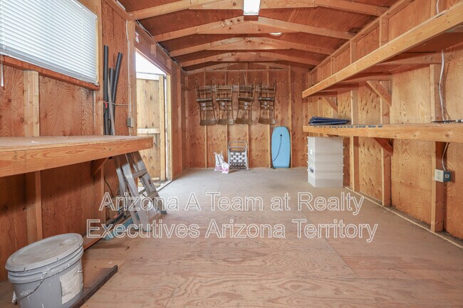Building Photo - 2818 E Malvern St