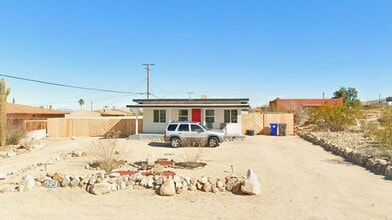 Building Photo - Charming 1 Bedroom 1 Bathroom Home