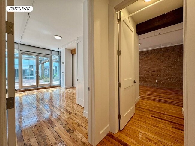 Building Photo - 275 Conover St