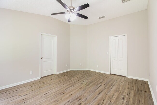 Building Photo - 6602 River Falls Dr