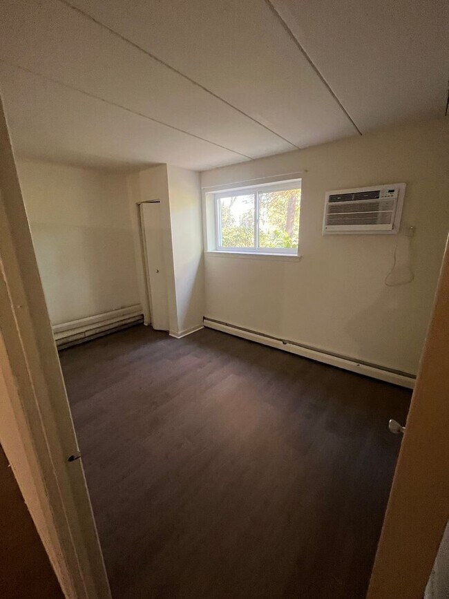 Building Photo - 1 Bd / 1 Bth Warminster Condo