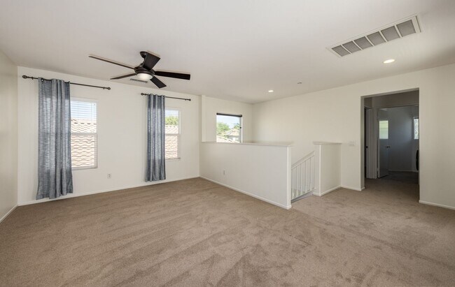 Building Photo - Spacious 3-bedroom with a Loft in Mission ...