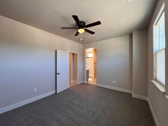 Building Photo - Charming & NEW! 2/2/2 Townhome in Gardnerville