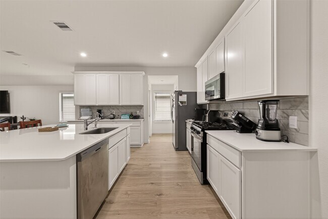 Building Photo - 30518 White Cliff Ct