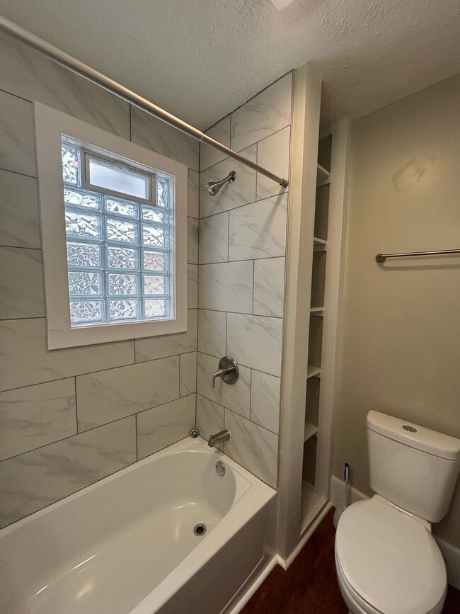 Building Photo - Updated 3-Bedroom, 1-Bathroom Home – $1,395/Month | 1,092 Sq. Ft. | Accepting Section 8