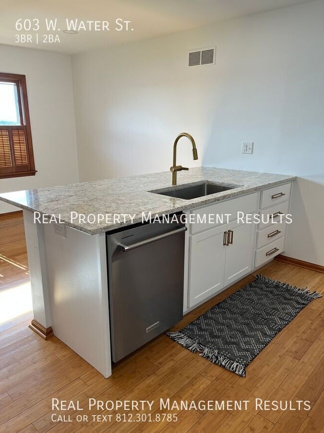 Building Photo - 603 W Water St