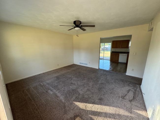 Building Photo - 1415 Hackberry Ln