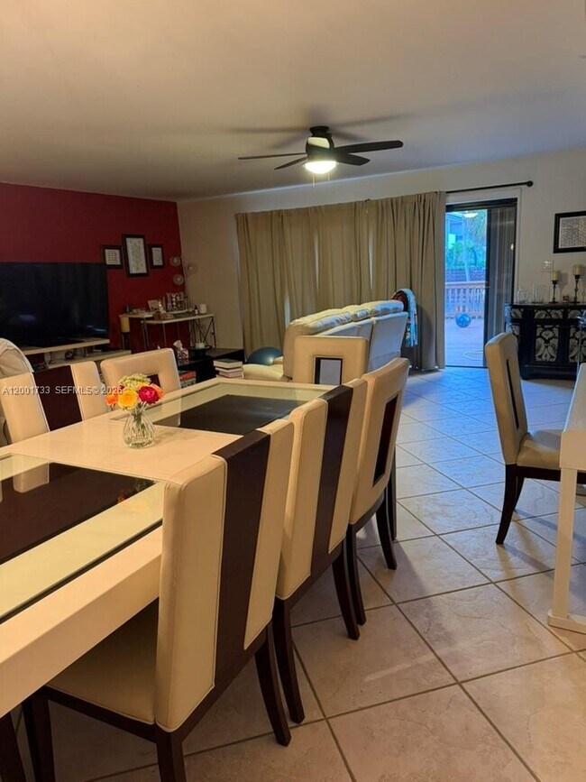 Building Photo - 2661 NE 164th St