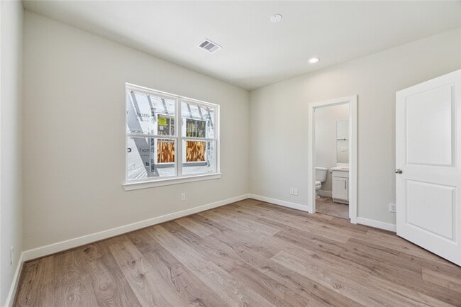 Building Photo - 3051 Hicks St