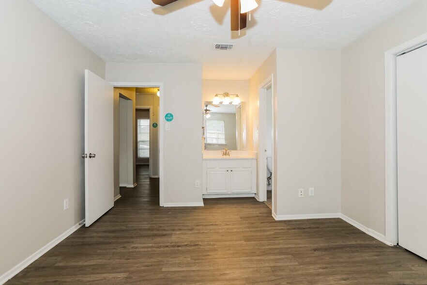 Building Photo - 7318 Sunlight Ln