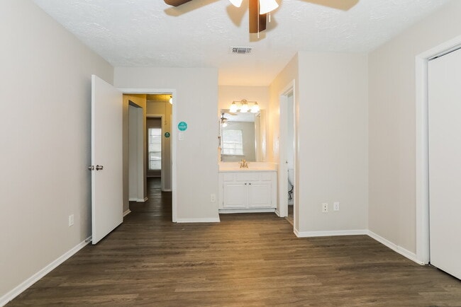 Building Photo - 7318 Sunlight Ln