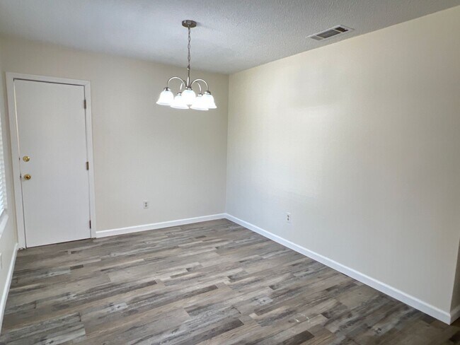Building Photo - Northwest Bakersfield Home