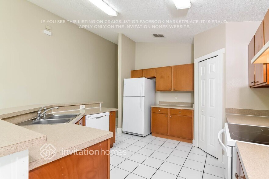 Building Photo - 19002 Weatherstone Dr