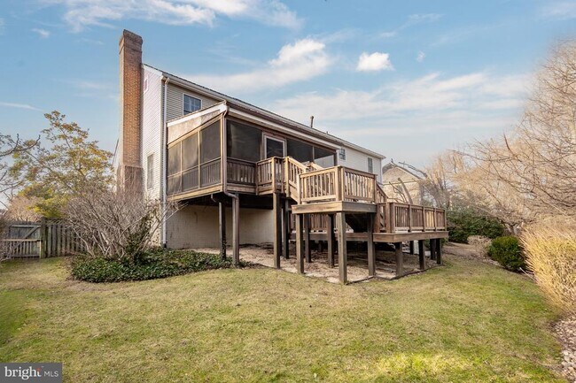 Building Photo - 8815 Surrey Ct