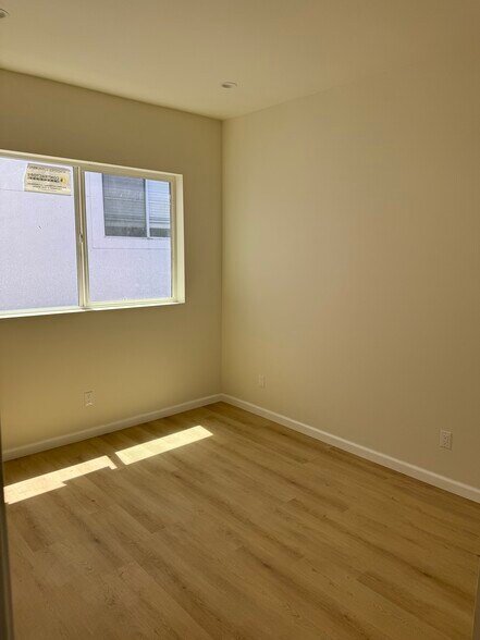 Building Photo - 315 N Alvarado St