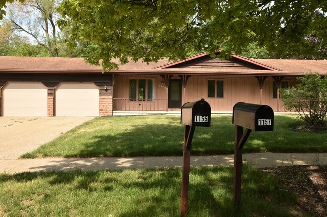 Primary Photo - 1155 N Hampton Dr NE