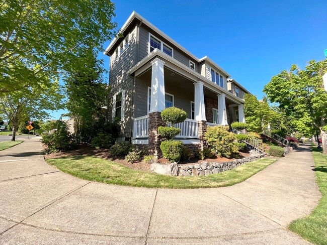 Building Photo - Stunning Corner Home in King City with Washer/Dryer Included, Private Courtyard!