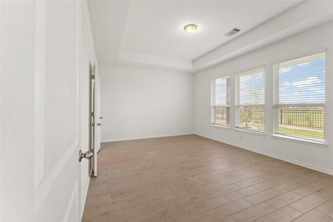 Building Photo - 570 Long Beach Bay Dr