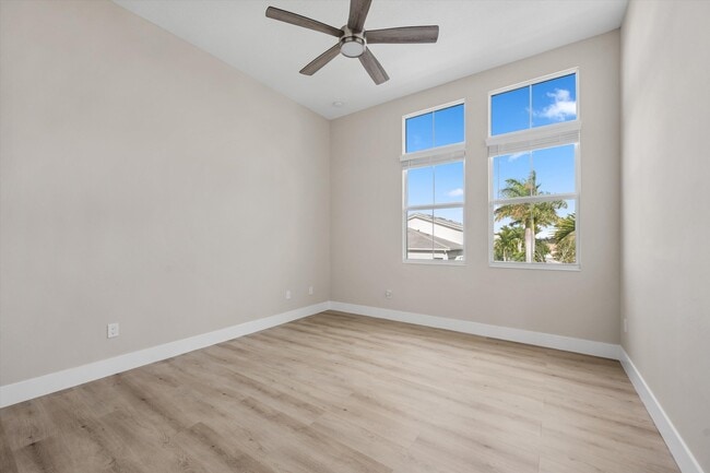 Building Photo - 16280 Oakview Dr