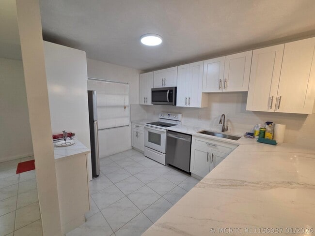 Building Photo - 9187 Norte Lago