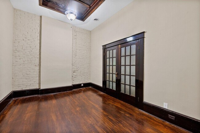 Building Photo - 109 Cedar St