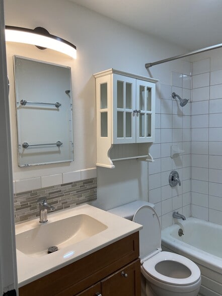 Building Photo - 9535 Ashworth Ave N