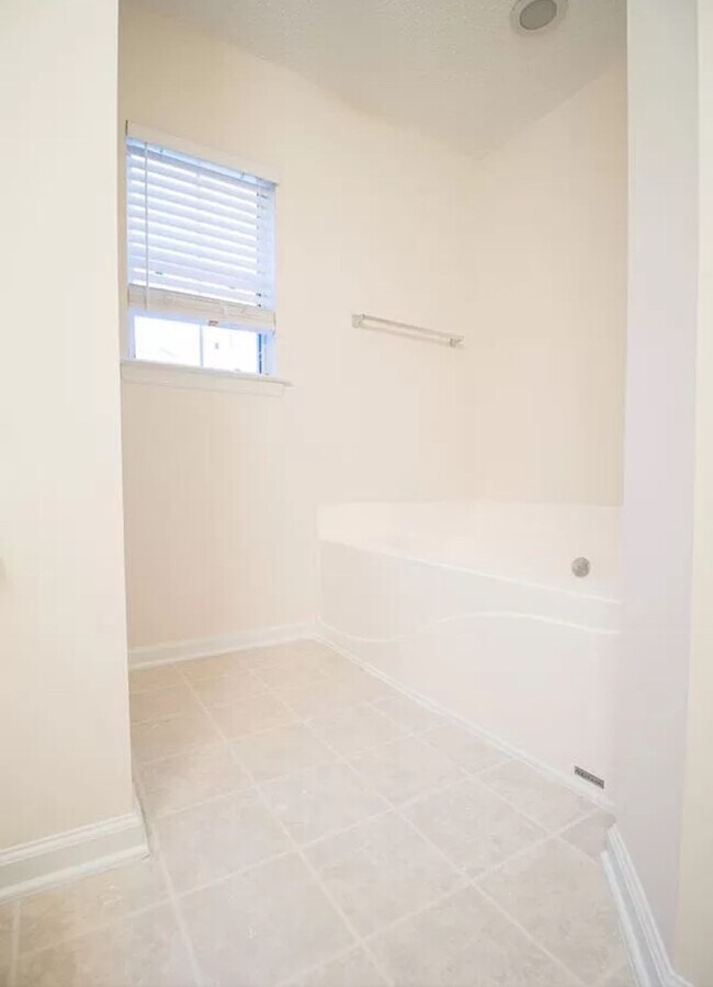 Building Photo - 540 Beverly Dr