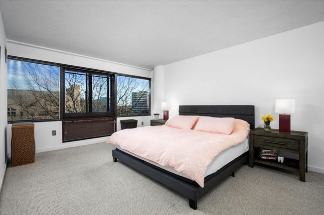 Building Photo - 127 Greyrock Pl