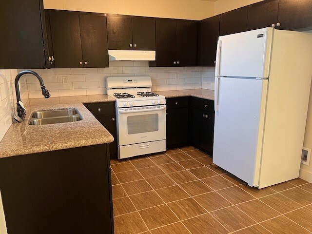 Building Photo - 154 E 99th St