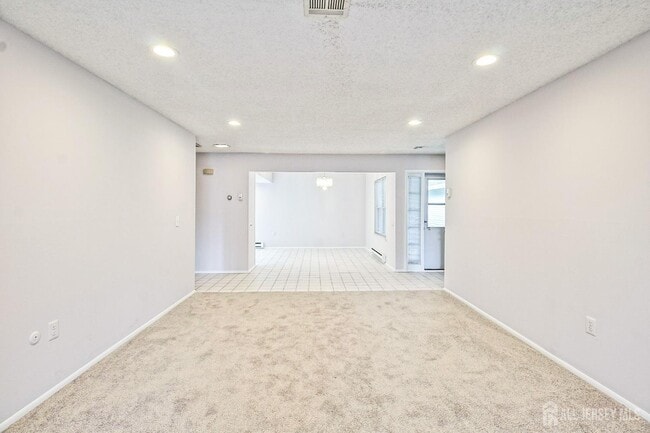 Building Photo - 332 Quinton Dr