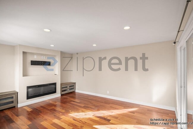 Building Photo - 41098 Bairo Ct