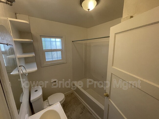 Building Photo - 2871 32nd Ave