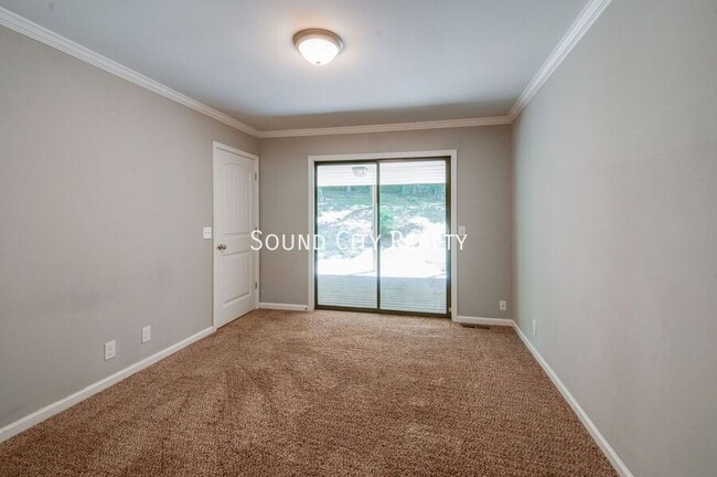 Building Photo - 625 Mercer Dr