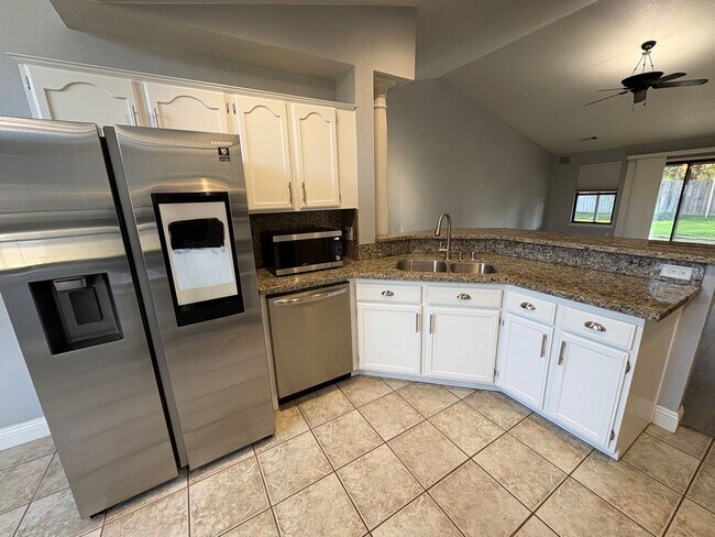 Building Photo - SE Visalia home coming soon!