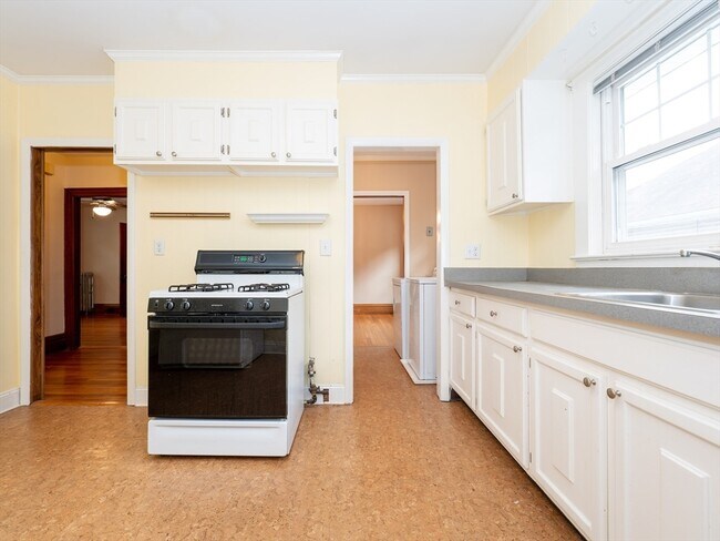 Building Photo - 32 Rangeley Rd