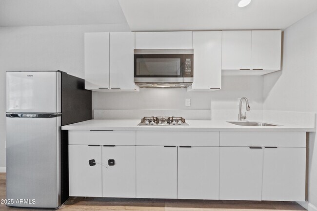 Building Photo - 3025 N 32nd St
